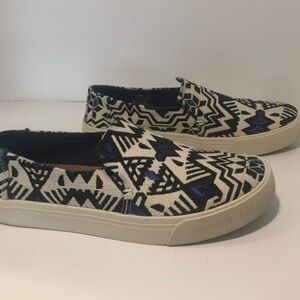 Tom’s size 8‎ canvas blue comfort shoes, tribal jacquard sunset slip on sneakers